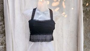 101110. Black Lace Crop Top