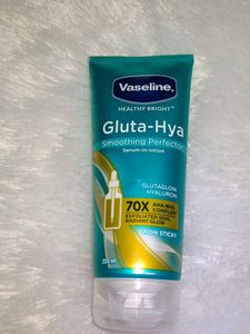 Vaseline Gluta-Hya Smoothing Perfector
