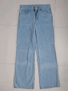 women wash blue straight fit jeans