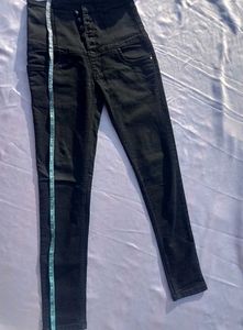 High Waisted Buttoned Jeans