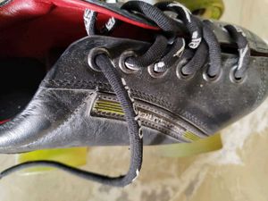 Jaspo Black Lace-Up skates