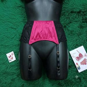 Black 🎁🫴🏻Lace & Pink Garter Belt