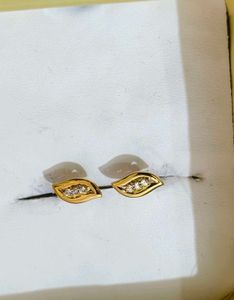 Elegant Gold Stud Earrings 18 carat