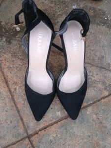 Chic Black Suede Heels