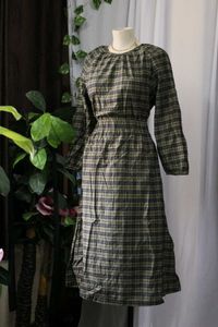 Sale🔥H&amp;M Plaid Midi Dress