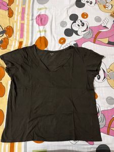 Basic Olive Green V-Neck T-Shirt
