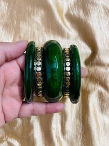 Elegant Black &amp; Gold Bangle Set