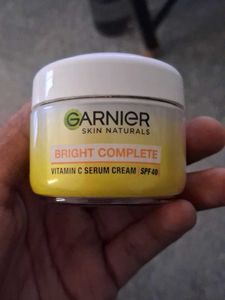 Garnier Bright Complete Vitamin C Cream SPF4