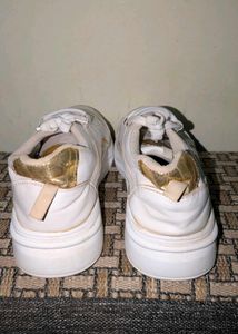 Chic White &amp; Gold Sneakers