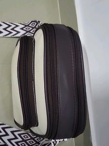 Chic Dual-Tone Crossbody Bag