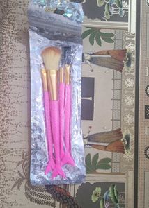Sparkly Fan Makeup Brush Combo