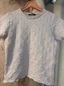 🛍️🛍️Ruffled Designer White Top, Bust- 32/34