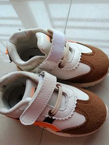 Unisex Cute White &amp; Brown Toddler Sneak
