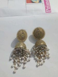 Traditional Gold Jhumka Earrings with Pearls