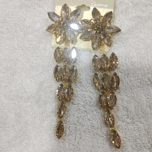 Crystal earing for party wear