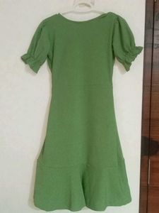 Chic Green V-Neck Dress