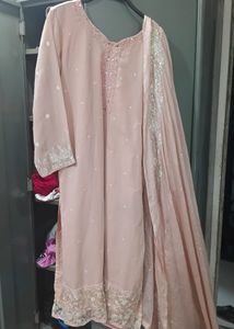 Embellished kurti and dupatta with Sequins