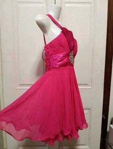 Chic Pink One-Shoulder Party Dress