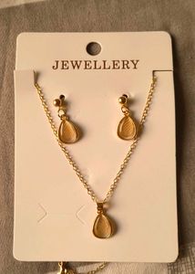 Elegant Tear Drop Necklace &amp; Earrings Set