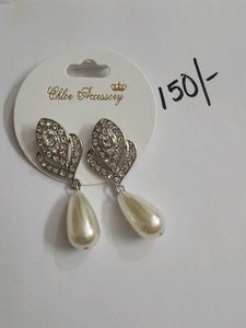 Chloe Accessory Pearl Drop Earrings