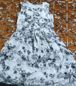 cute white floral dress 🌼✨