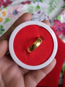 Elegant Gold Band Ring