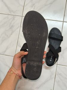 Zudio Black Sandals