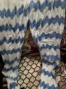 6. Comfortable White &amp; Blue Printed legging
