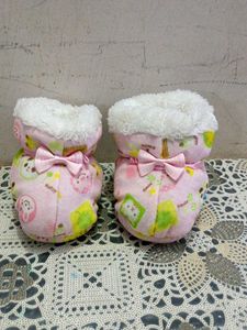 Bahut Hi Pyare Baby Girl Woolen Shoes