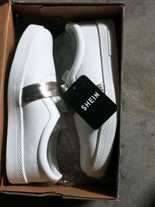 Stylish White Slip-On Sneakers with Gold Accent