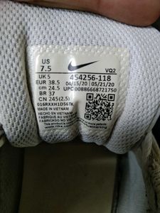 SALE hurry 🎊White Nike shoes 👟