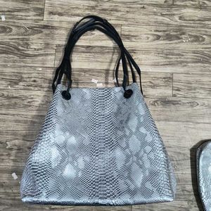 Stylish Green Snake Print Shoulder Bag