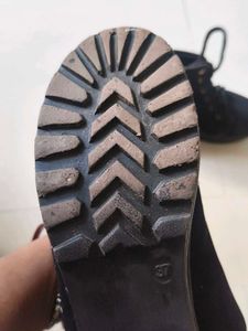 Black Chunky  heel  Boots  snow and   pahado wali
