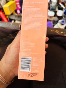 Foxtale Super Glow Face Wash
