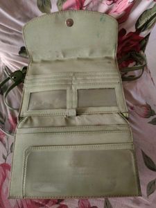 Chic Green Crossbody Bag 💚