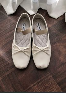 Luna Martin Elegent Ballet Flats with Bow Detail