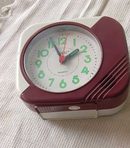 Vintage Quartz Alarm Clock,not working.