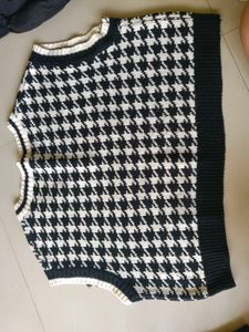 Houndstooth V-Neck Knit Sweater