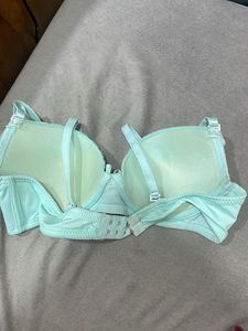 2000’s Mint Green Lace Trim Bra
