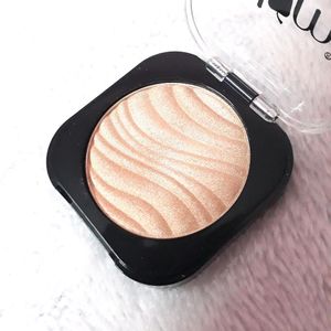 Plum Champagne Pearl 121 Highlighter