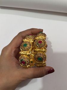 Stunning Gold-Plated Bangle Set in green and pink
