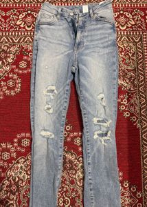 Light Wash Ripped Jeans