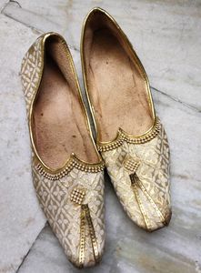 🌟🌟New ☀Golden Juties for Boys .go with Ethnic 🌟