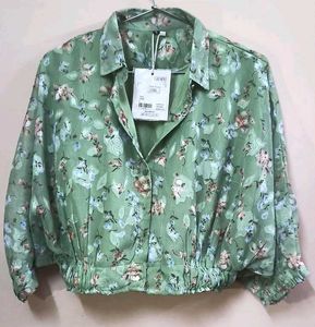 BNWT Green Floral Crop Shirt (Never Worn!) 🌿