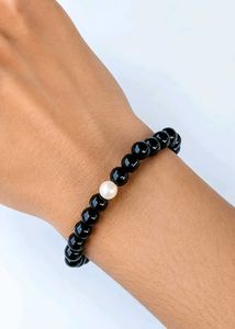 Elegant Black Beaded Bracelet with Pearl