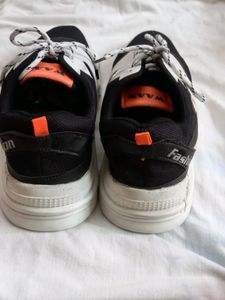WANN UK 8 SIZE SPORTS NEW FANCY SHOES.
