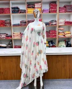 Elegant Leaf Print Kurta Set