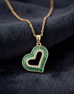 Heart-shaped Emerald & Diamond Pendant Necklace