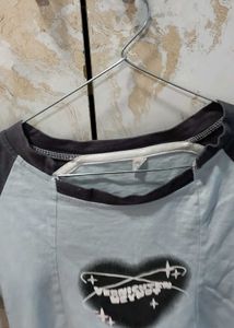 Stylish Graphic Print Crop Top