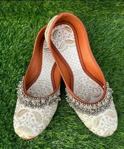 Embellished Jutti Flats